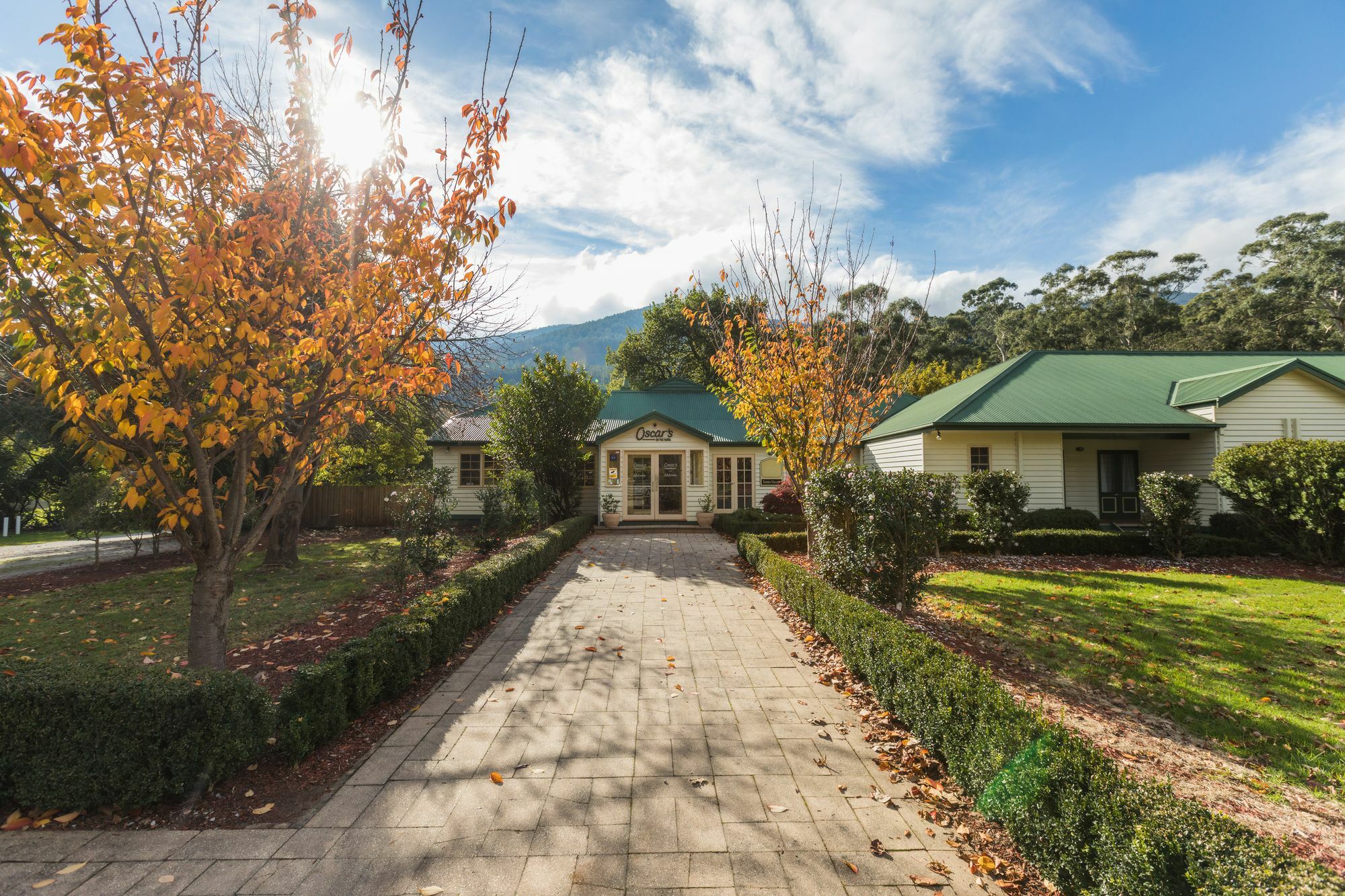 Oscar'S On The Yarra Hotel Warburton Exterior photo